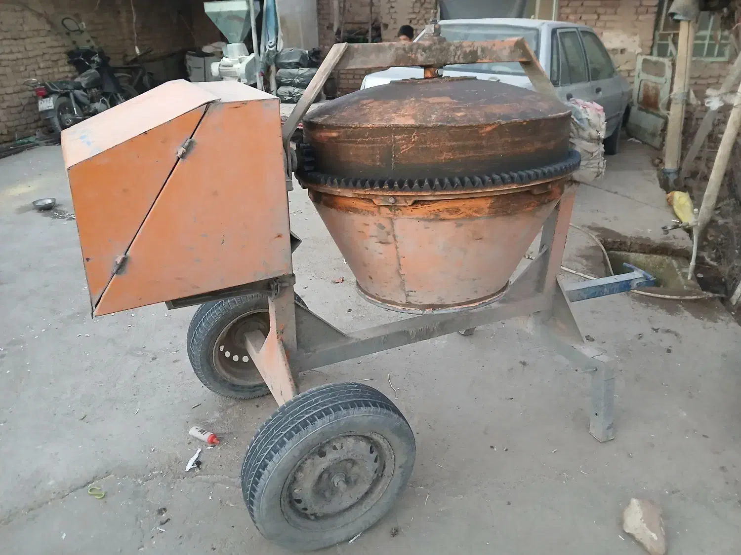 موتور برق ومیکسر برقی|ابزارآلات|درمیان, |دیوار