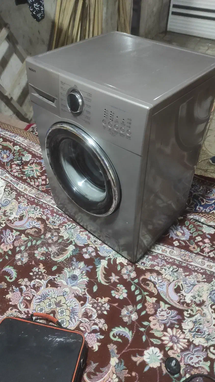 لباسشویی  بسیار تمیز|ماشین لباسشویی و خشک‌کن لباس|تولم شهر, |دیوار