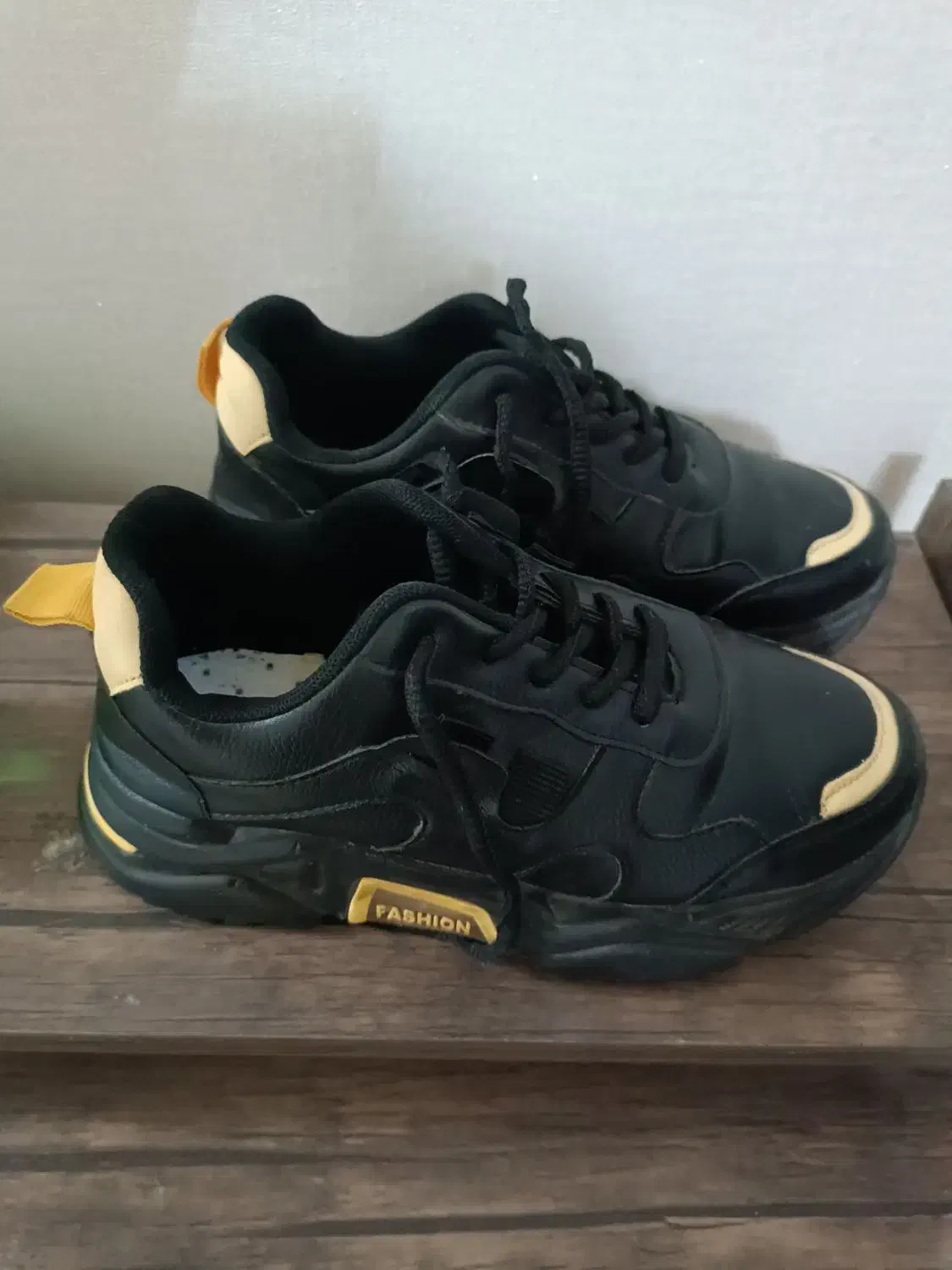 کفش|کیف، کفش، کمربند|تربت جام, پاسداران|دیوار