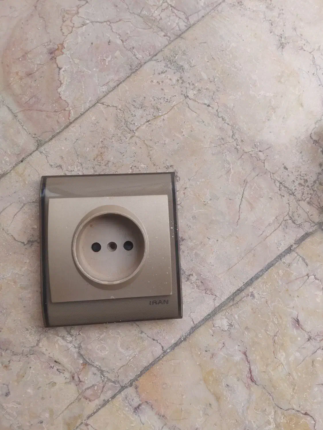 کلید پریز و لامپ هالوژنی ۳وات|لامپ و چراغ|دورود, |دیوار