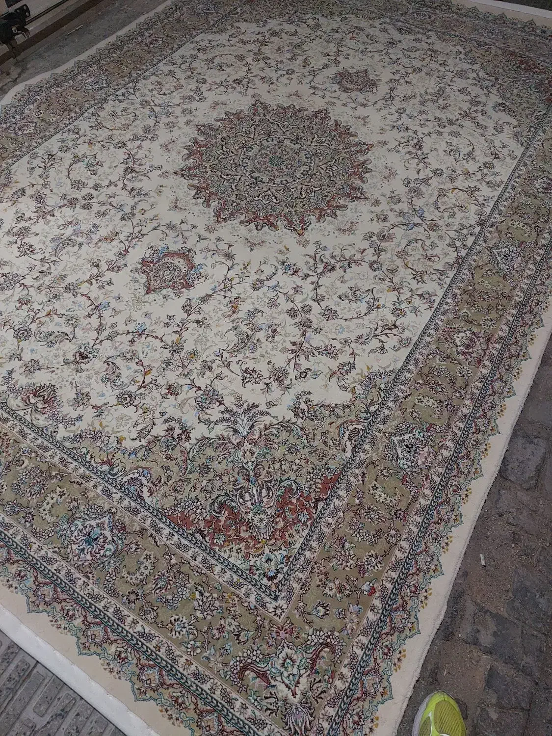 فرش رضا قهرمانی ۱تخته ۹ متری ۷۰۰شانه تراکم۲۵۵۰|فرش|اراک, |دیوار
