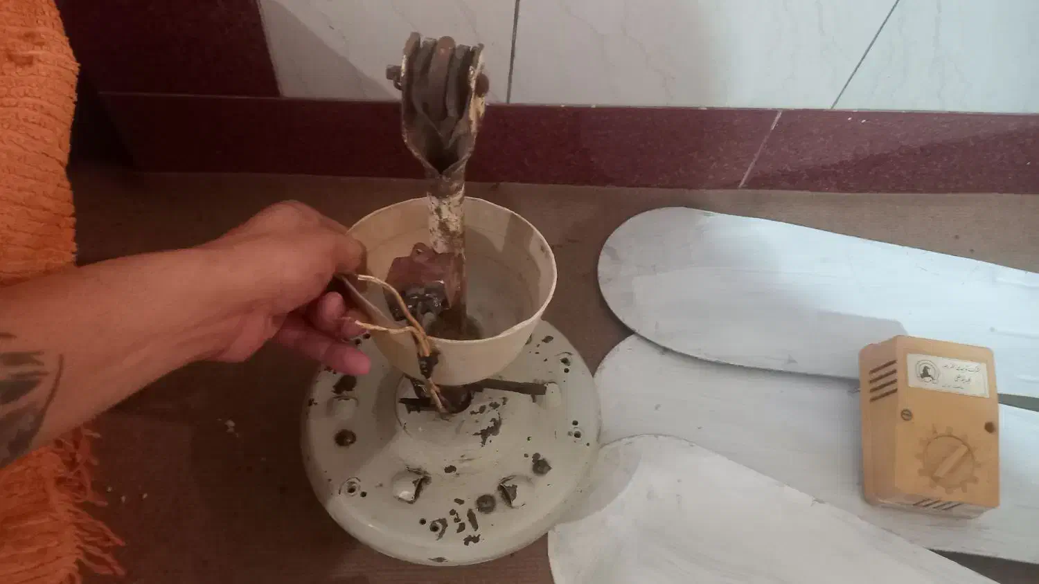 پ ن ک ه قدیمی و آباژور|پنکه و تصفیهکنندهٔ هوا|گرگان, |دیوار