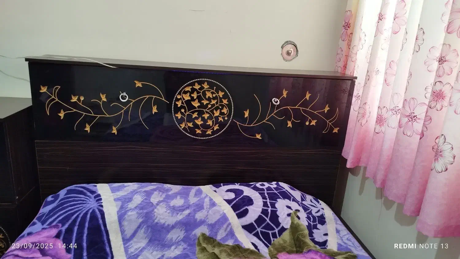 تخت خواب دونفره جکدار سالم و بسیارشیک|تخت و سرویس خواب|ورامین, ورامین|دیوار