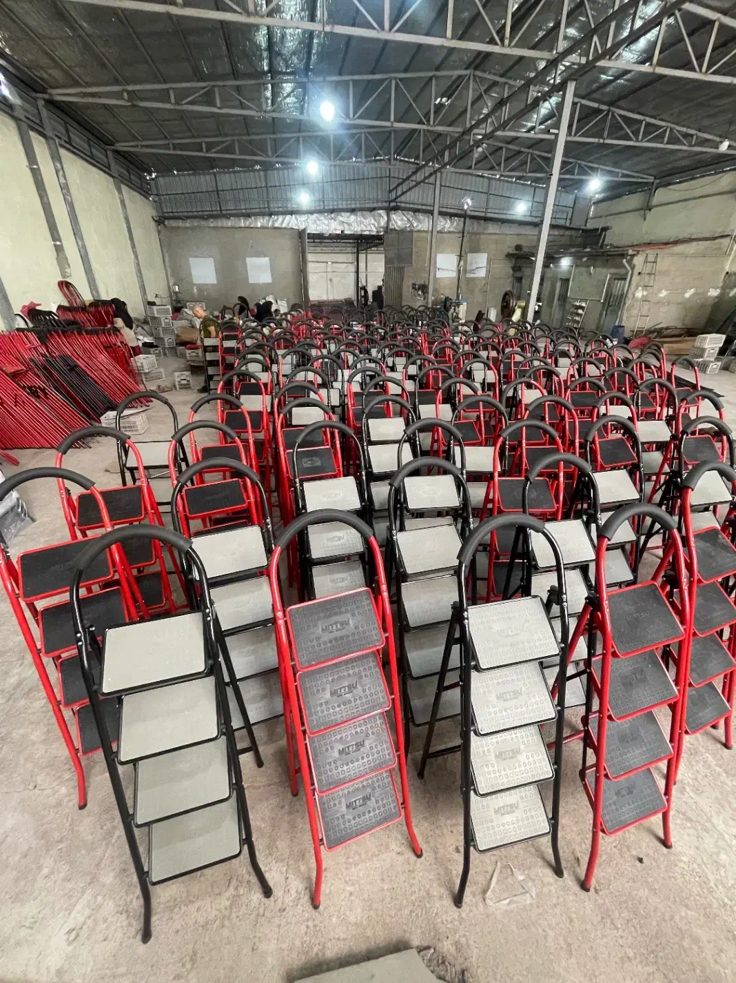 نردبان تاشو فلزی خانگی|ابزارآلات|کرج, شهرک رضوانیه|دیوار