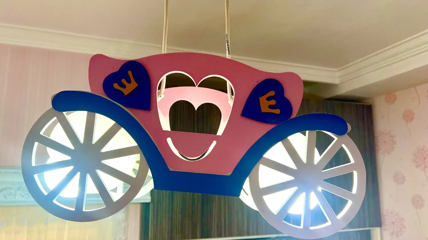 لوستر کالسکه(ترک)|لوستر و چراغ آویز|رشت, گلسار|دیوار