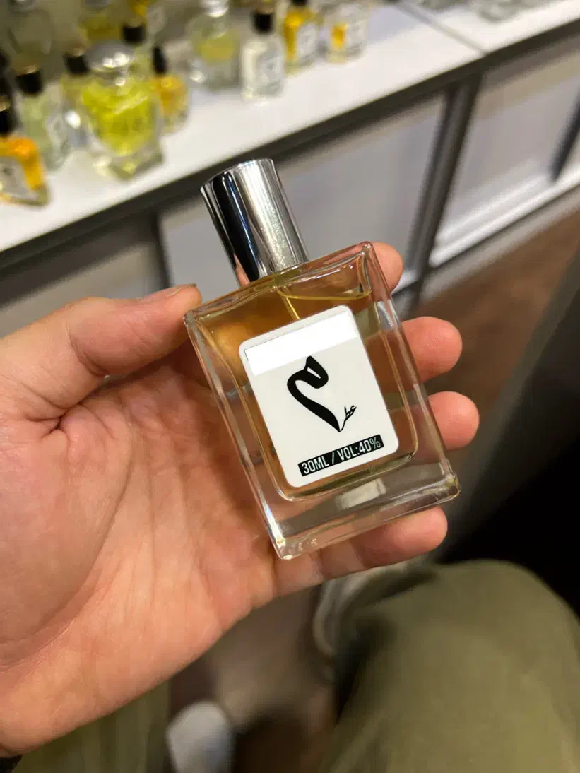 اسانس عطر سوئیسی(رایحه کاملا مشابه اورجینال)|آرایشی، بهداشتی، درمانی|تهران, مرزداران|دیوار
