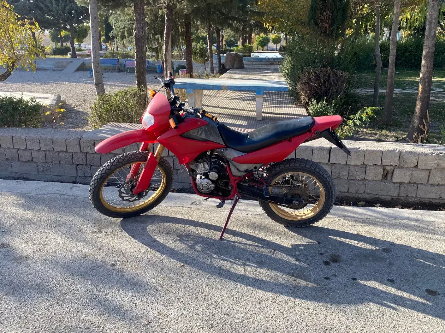 تریل کویر رادیسون گلد|موتورسیکلت|بافت, |دیوار