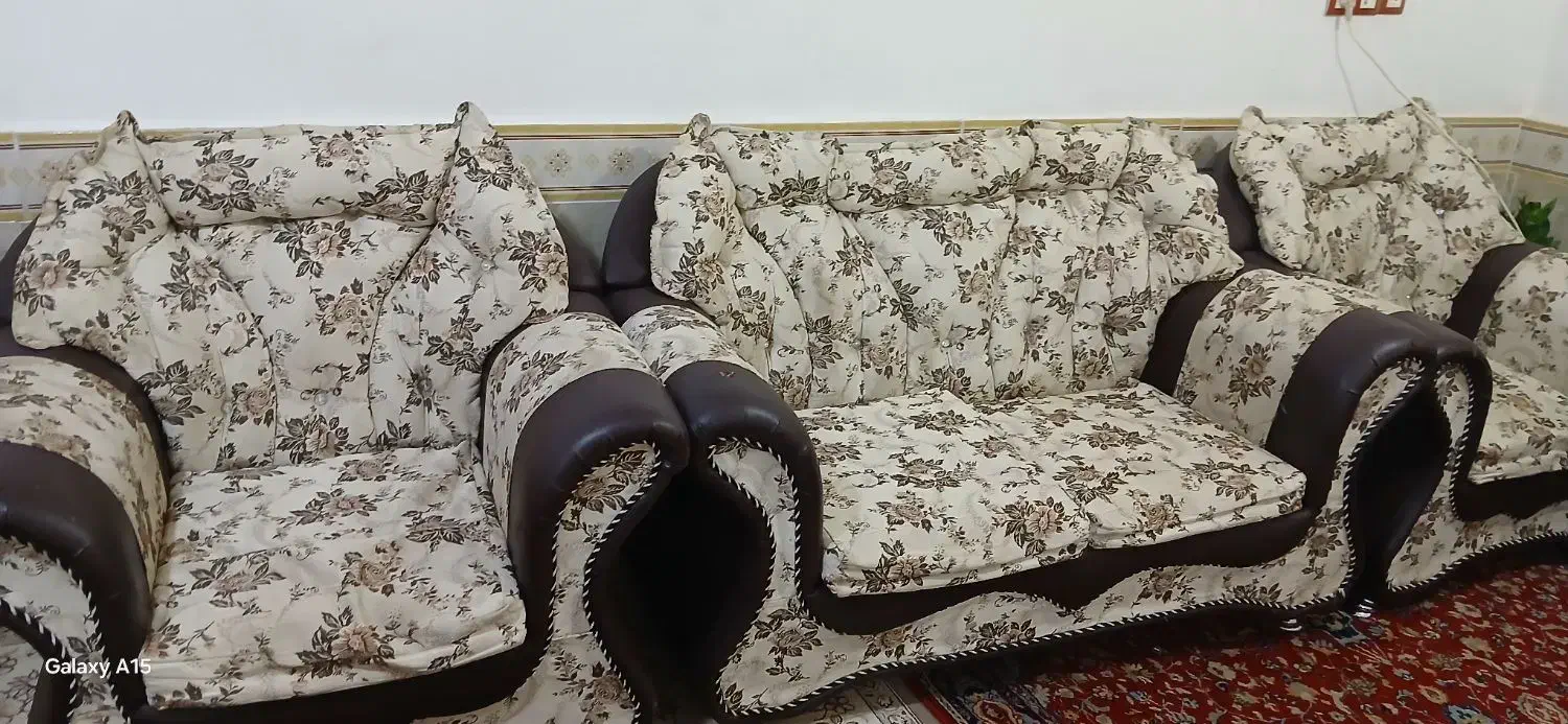 مبل به همراه سه تا میز عسلی شیشه ای|مبلمان خانگی و میز عسلی|شیروان (خراسان), |دیوار