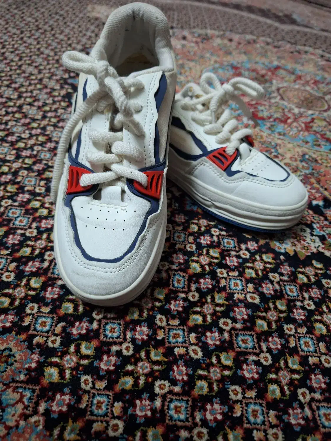 کفش اسپرت|کیف، کفش، کمربند|قم, شاه ابراهیم|دیوار