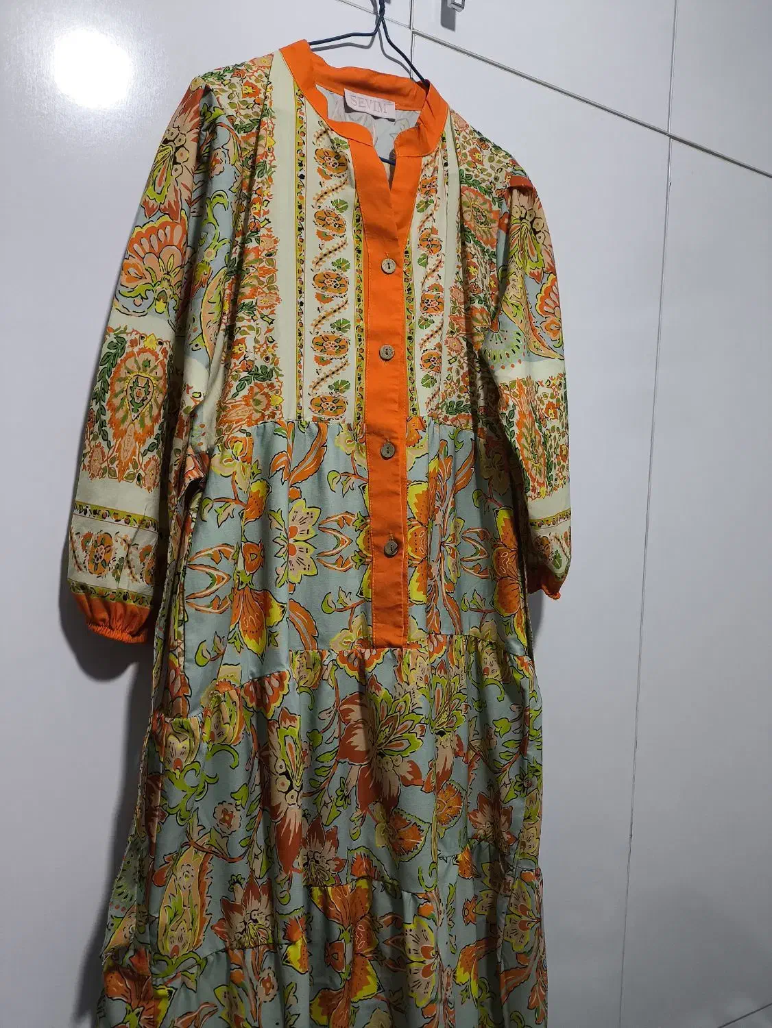 پیراهن|لباس|رشت, معلم|دیوار