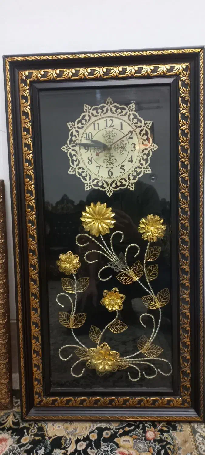 ساعت به همراه قاب طرح گل طلایی|ساعت دیواری و تزئینی|قم, نخودی|دیوار