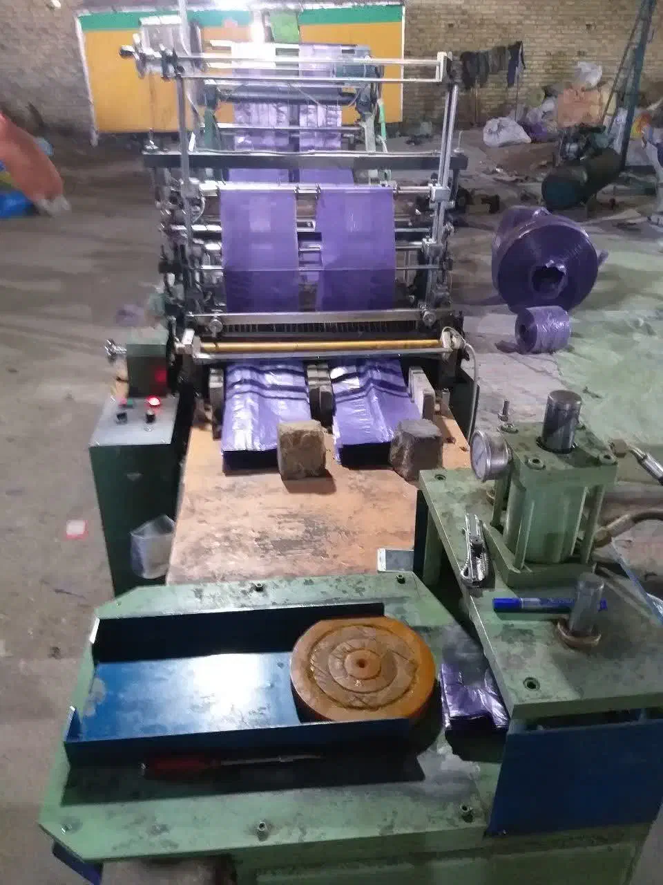 چند نیروی برای کار در کارگاه|استخدام صنعتی، فنی، مهندسی|نورآباد, |دیوار