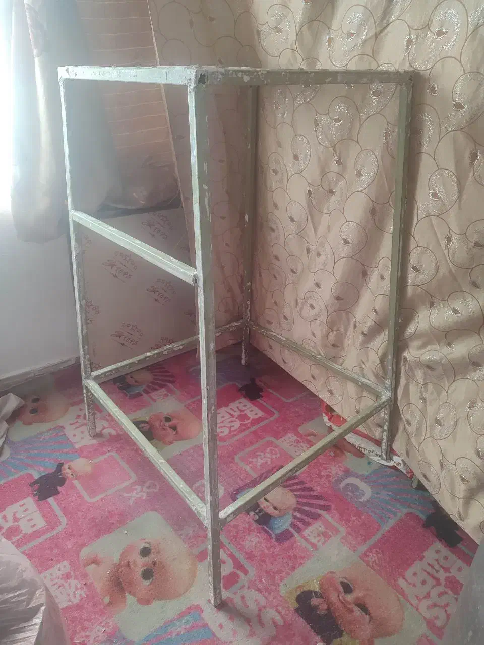 چهار پایه آهنی|صندلی و نیمکت|زاهدان, |دیوار