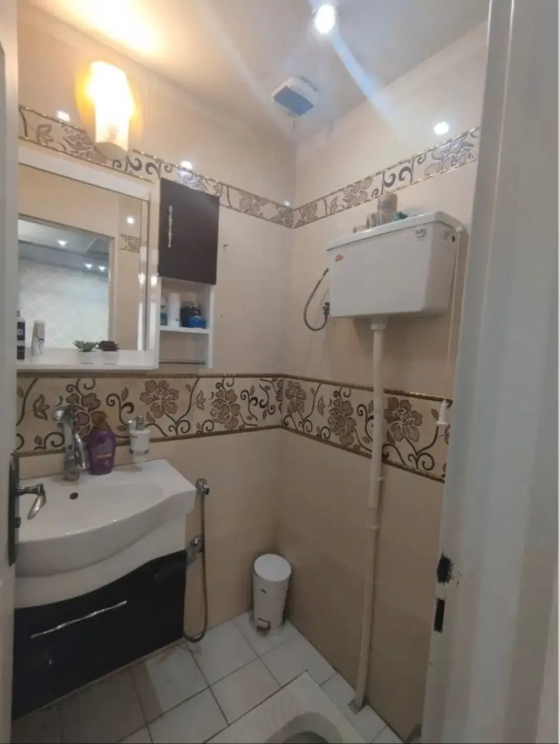 شهرک نفت ۷۶ متر تراورتن ۵ ساله