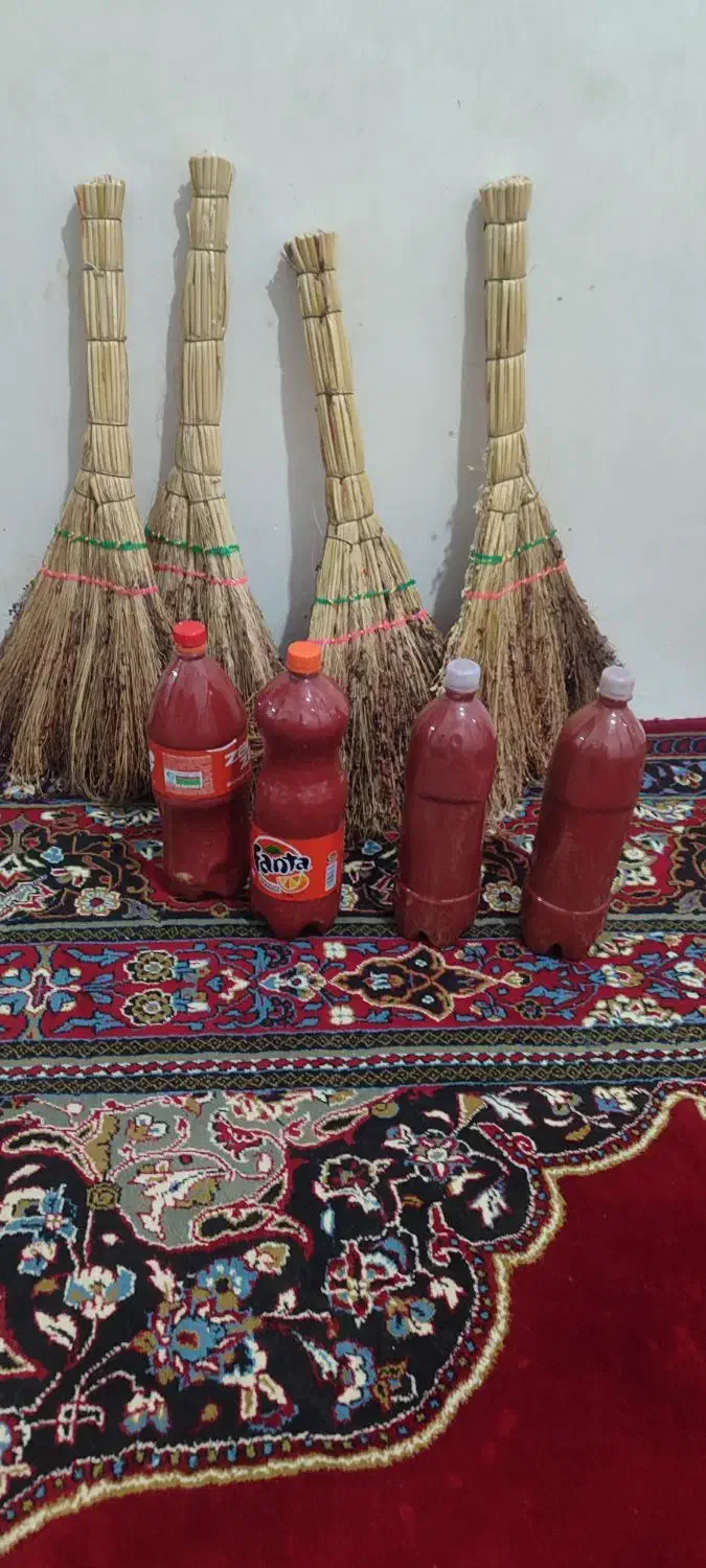 رب گوجه تازه به تعداد ۴۰ وجارو خانگی به تعداد ۴۰|لوازم نظافت|پارسآباد, |دیوار