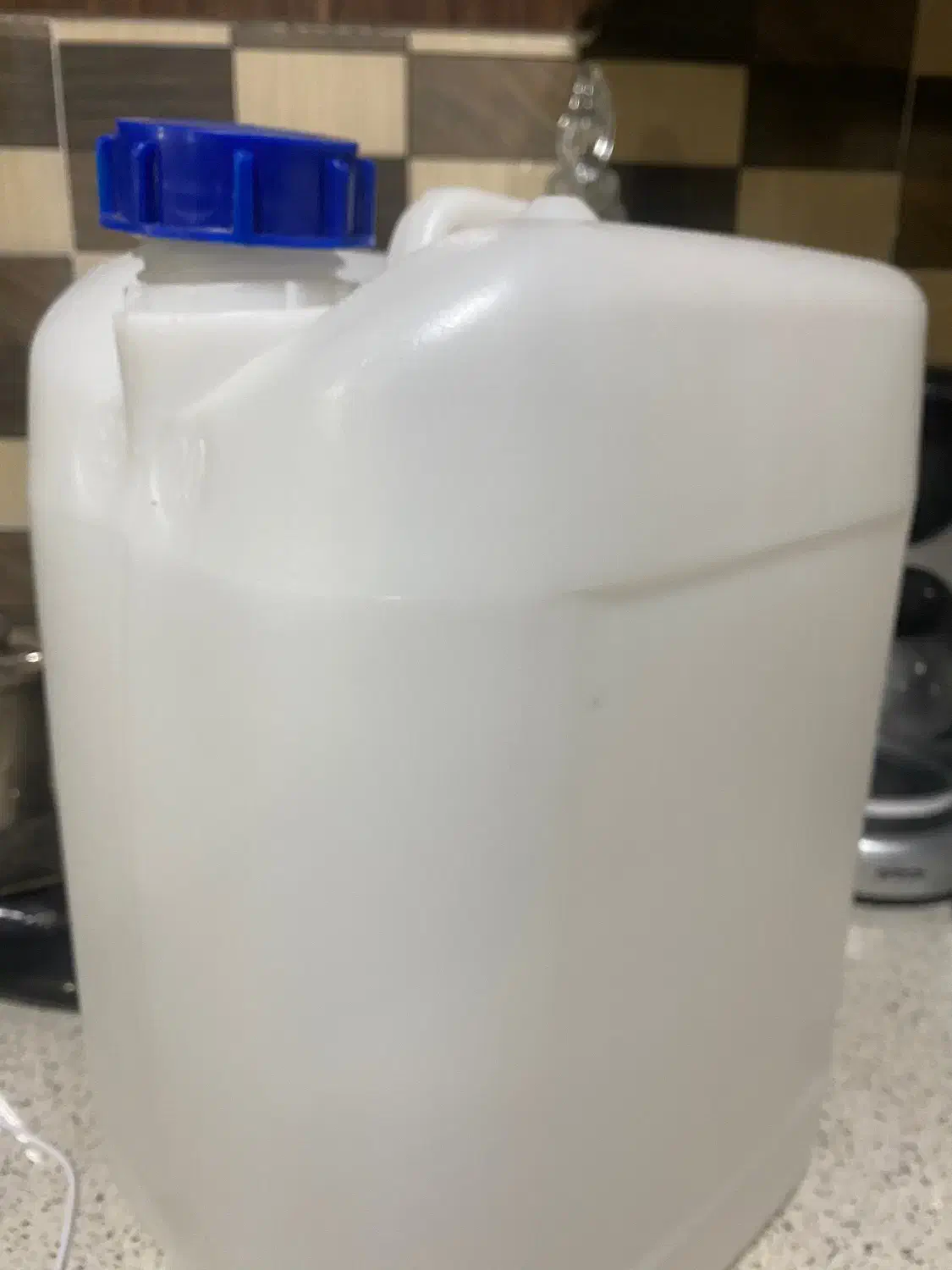 گالن بیست لیتری|ظروف نگهدارنده، پلاستیکی، یک‌بارمصرف|اردبیل, |دیوار