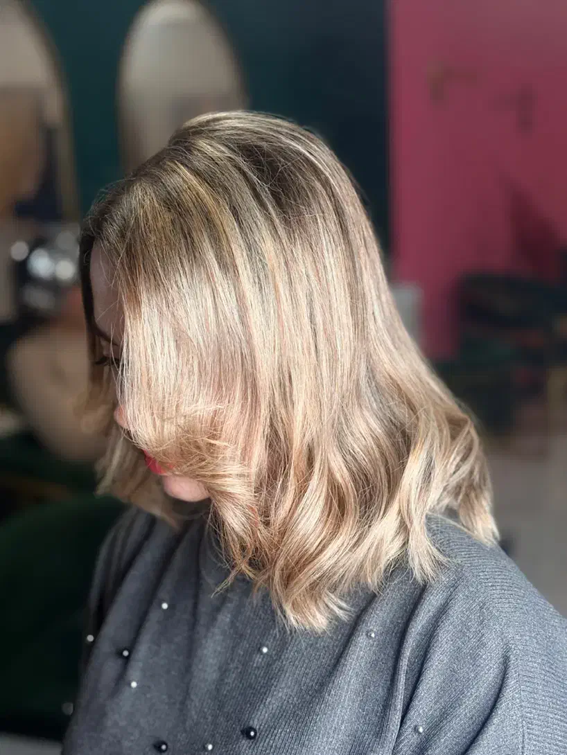 نیازمند مدل رنگ مو فقط هزینه مواد|خدمات آرایشگری و زیبایی|ساری, |دیوار