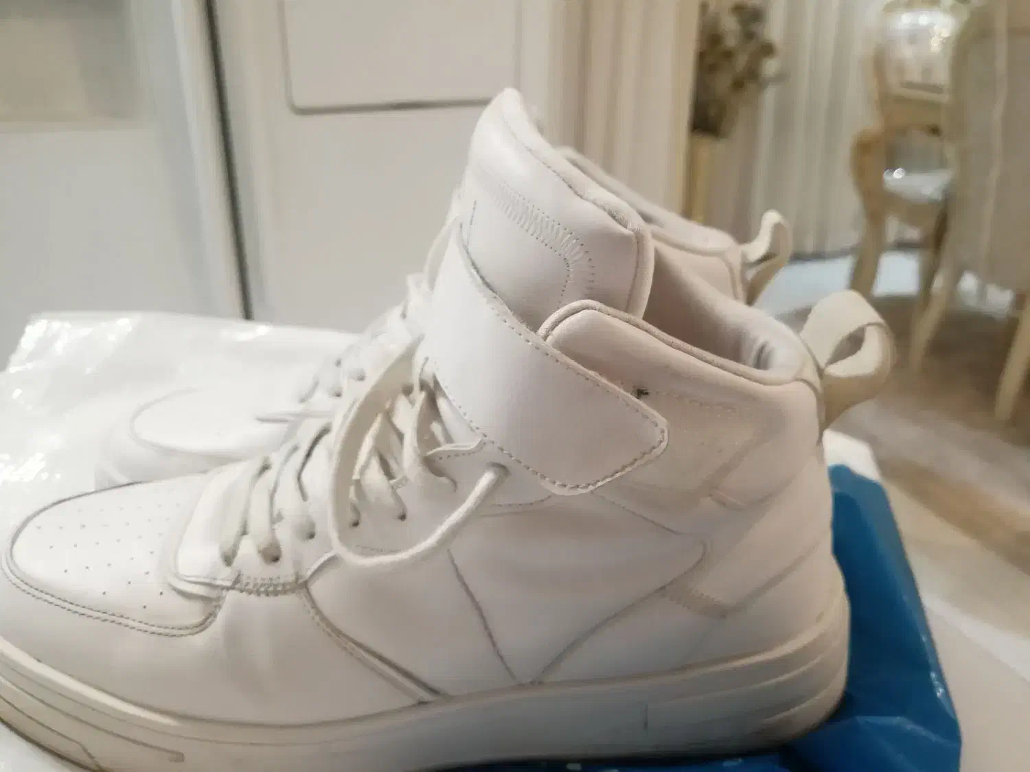 کفش نیم بوت خارجی سفید|کیف، کفش، کمربند|رشت, معلم|دیوار