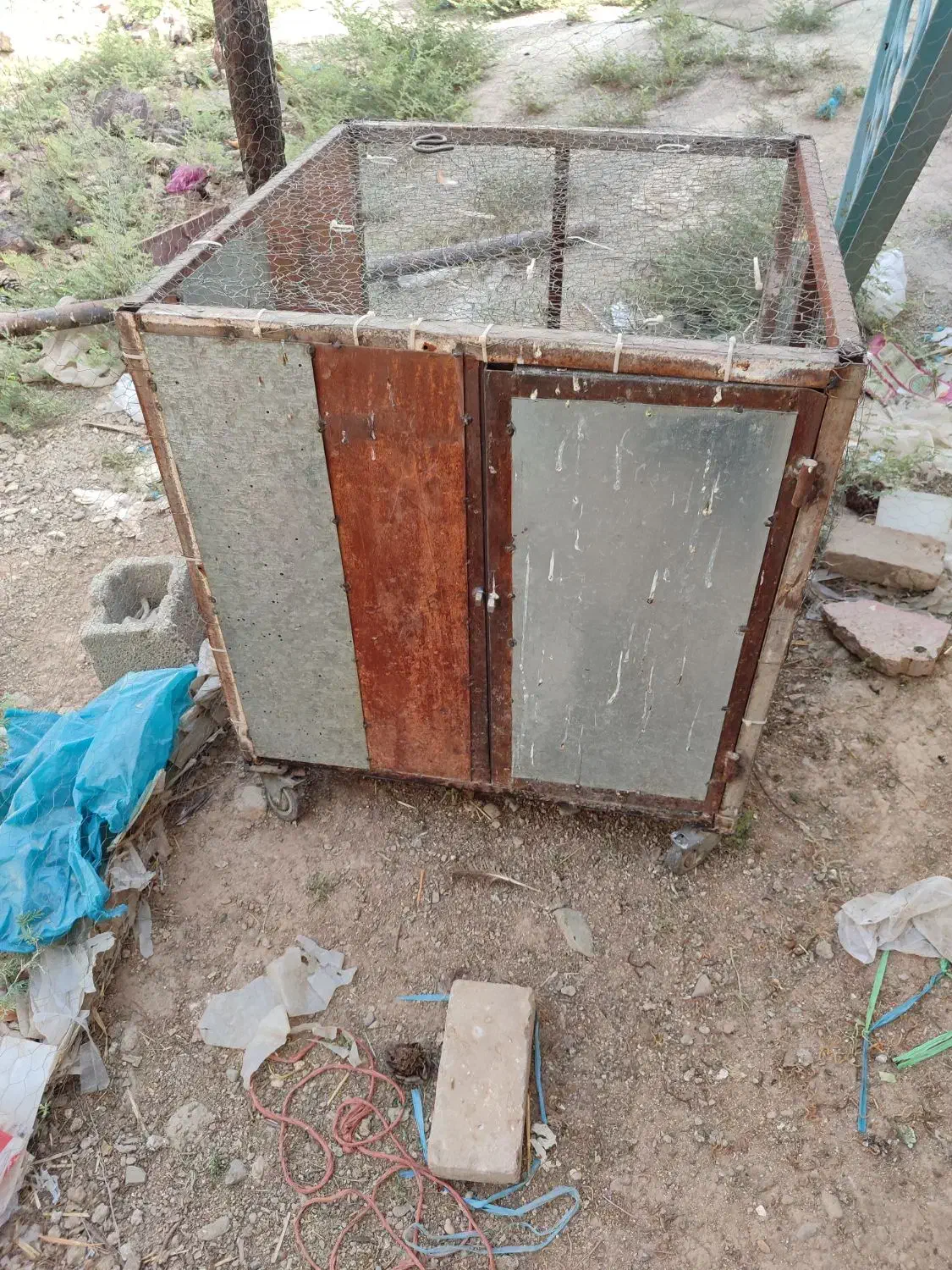 قفس|حیوانات مزرعه|ری, شهرک نظامی|دیوار