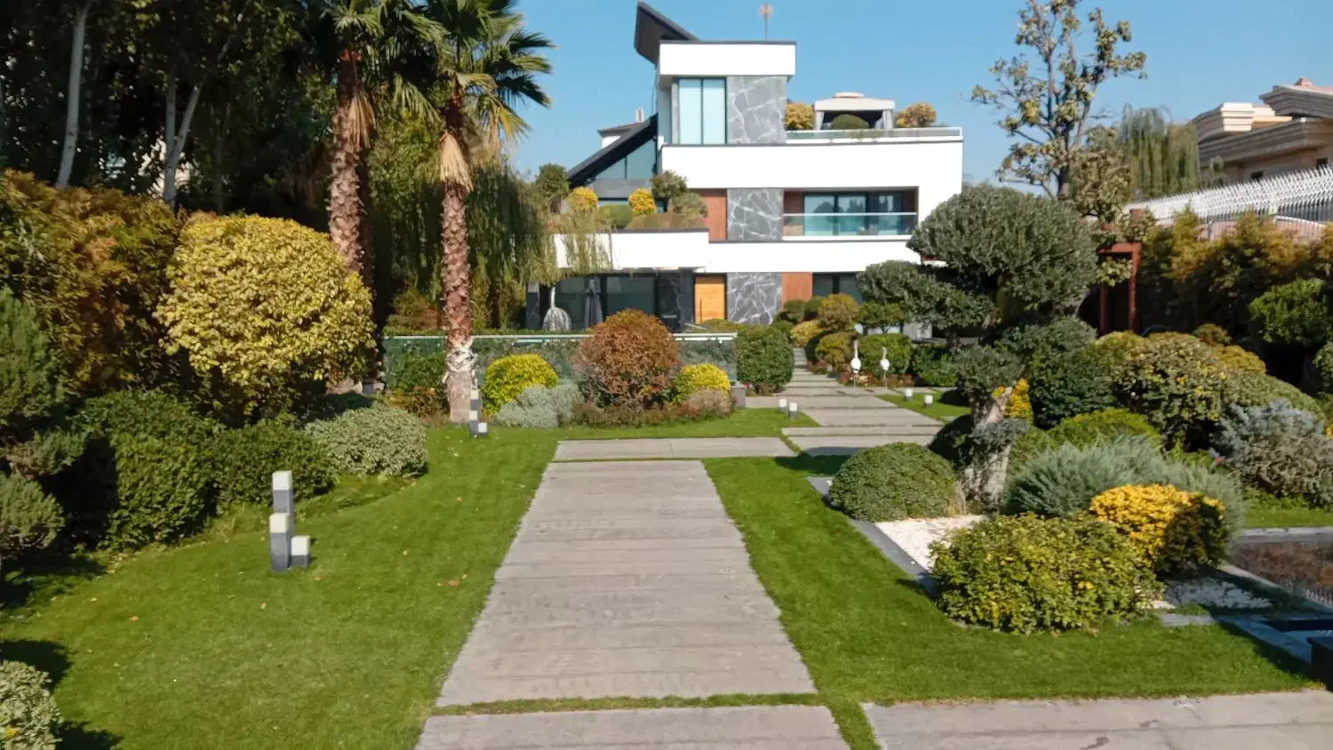 نگهداری از باغچه و گل گیاه و سرایدای باغچه کرج|خدمات باغبانی و درختکاری|محمدشهر, محمدشهر|دیوار