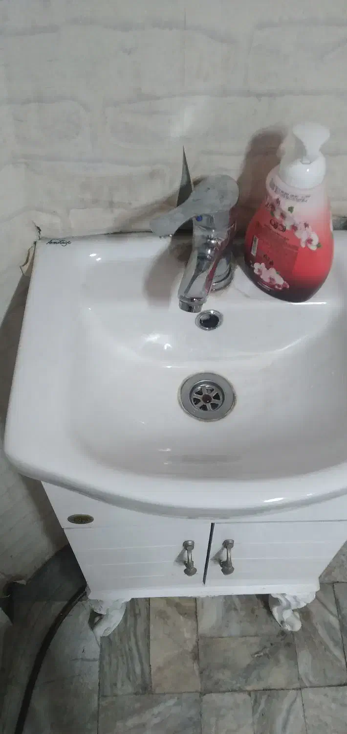 روشویی تمیز وجم وجور|لوازم سرویس بهداشتی|گرمسار, |دیوار