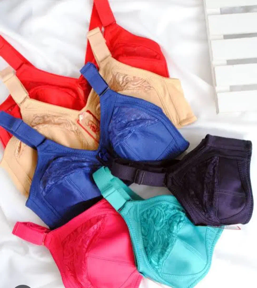 سوتین زیوس|لباس|بروجرد, |دیوار