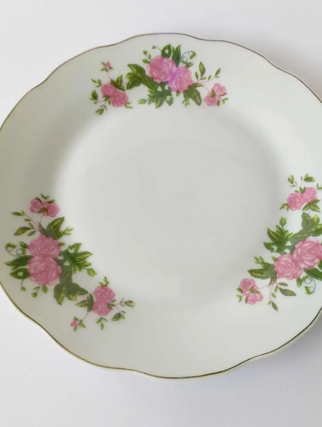 بشقاب چینی گل قرمز|ظروف سرو و پذیرایی|امیدیه, |دیوار