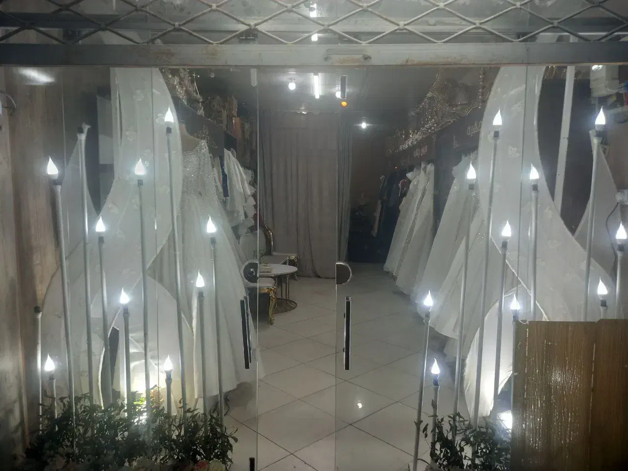 فروش تمامی لوازم عروس|لباس|قائن, |دیوار