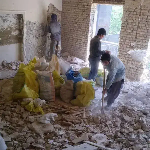 تخریب کاری ساختمانی و بارسازی باکارگر|خدمات پیشه و مهارت|بندرعباس, |دیوار