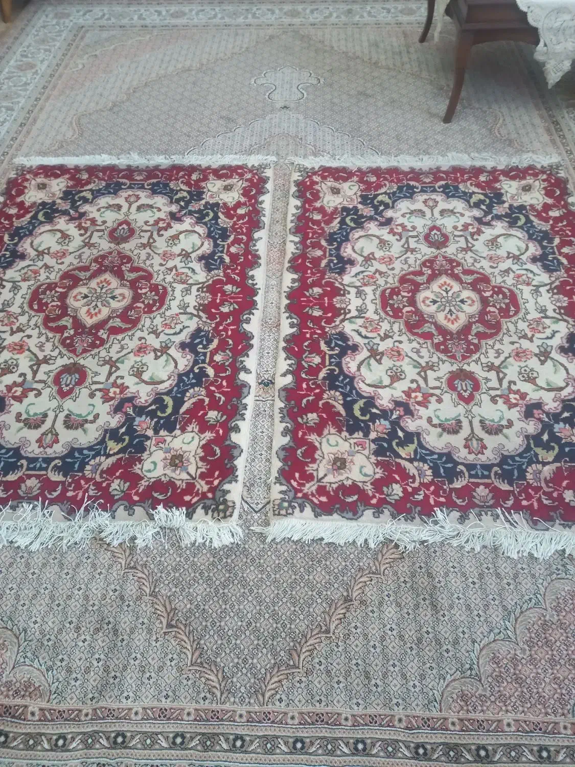 فرش قدیمی کناره یک جفت دستبافت|فرش|خسروشاه, |دیوار