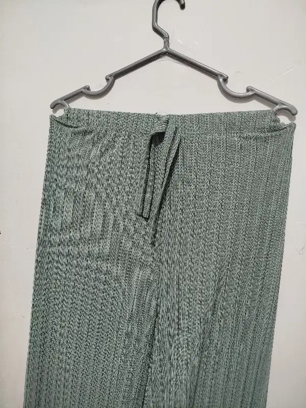 شلواردامنی|لباس|تربت جام, حافظ|دیوار