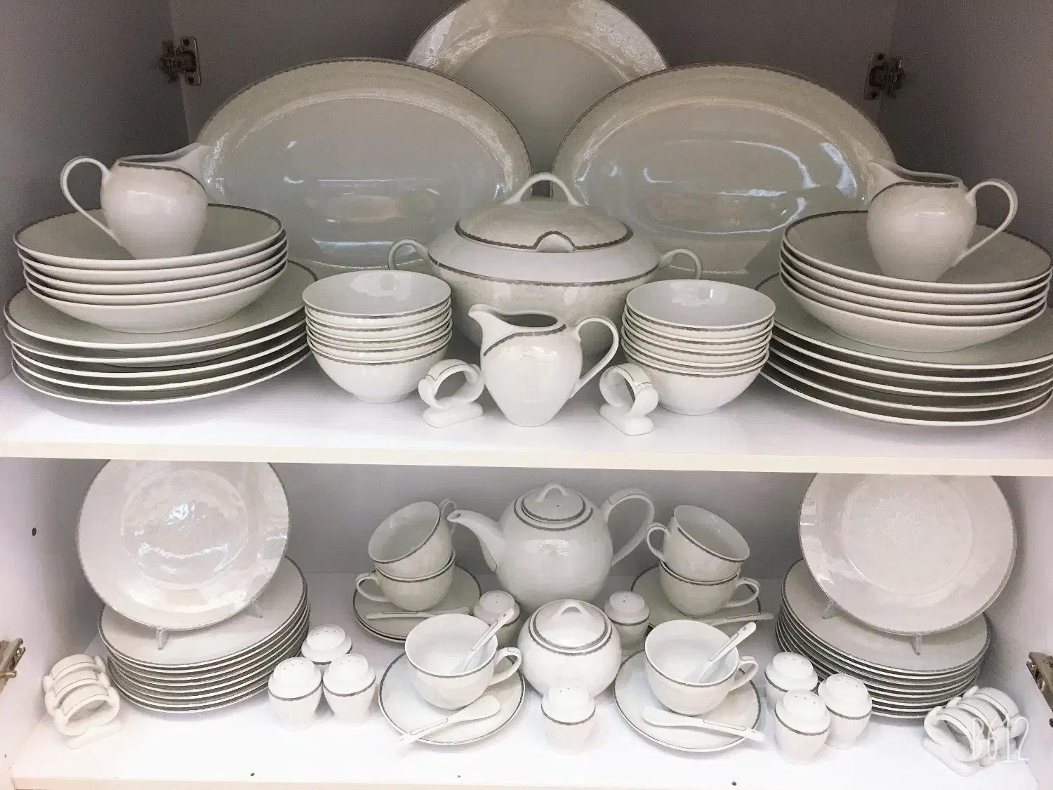 سرویس چینی ۱۸ نفره کامل|ظروف سرو و پذیرایی|قم, شهرک قدس|دیوار