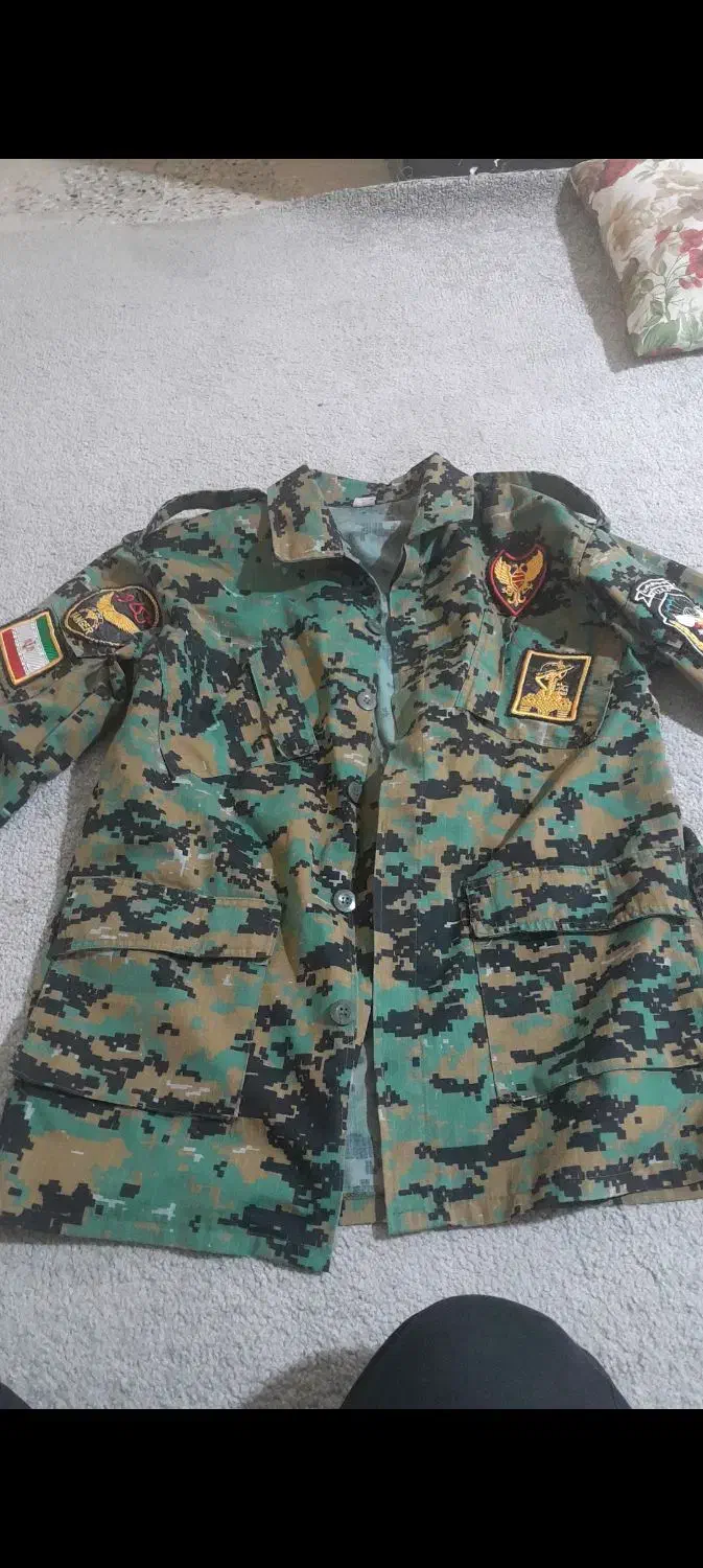 لباس نظامی|لباس|شیراز, درکی|دیوار