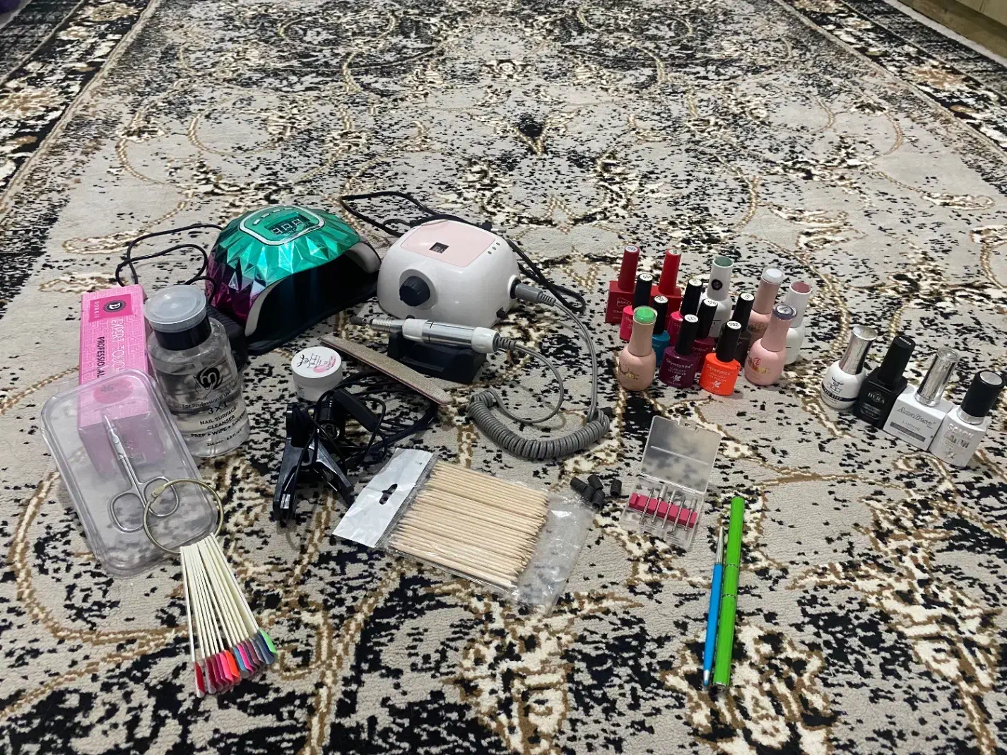 وسایل کاشت ناخن|آرایشگاه و سالن‌های زیبایی|کلاچای, |دیوار