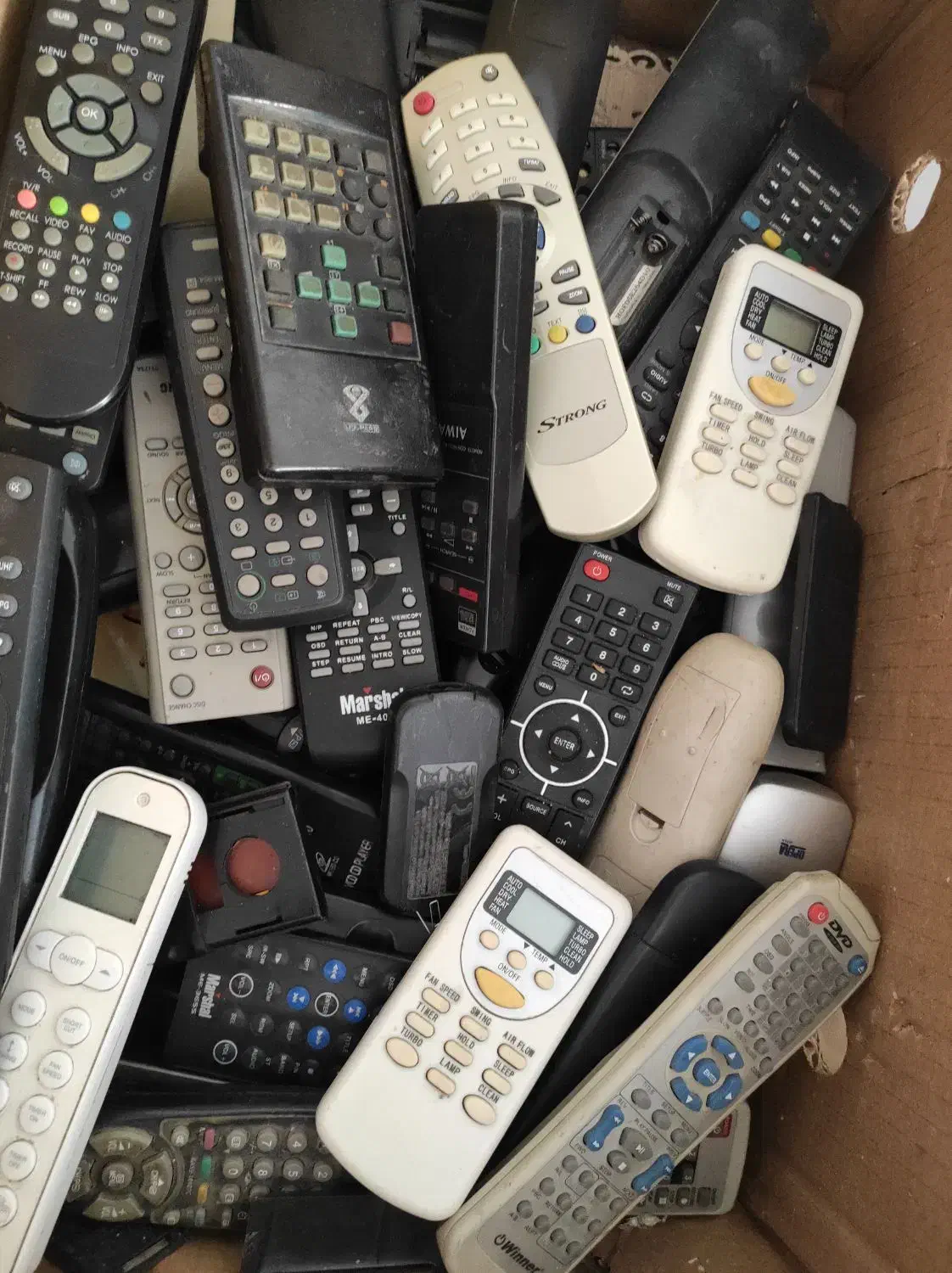 تعدادی کنترل برای وسایل مختلف|صوتی و تصویری|قم, دانش|دیوار