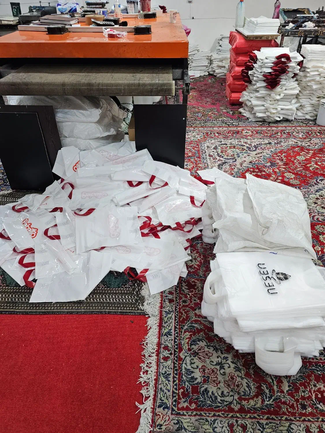 کارگر ساده خانم نیازمندیم|استخدام صنعتی، فنی، مهندسی|تهران, پامنار|دیوار