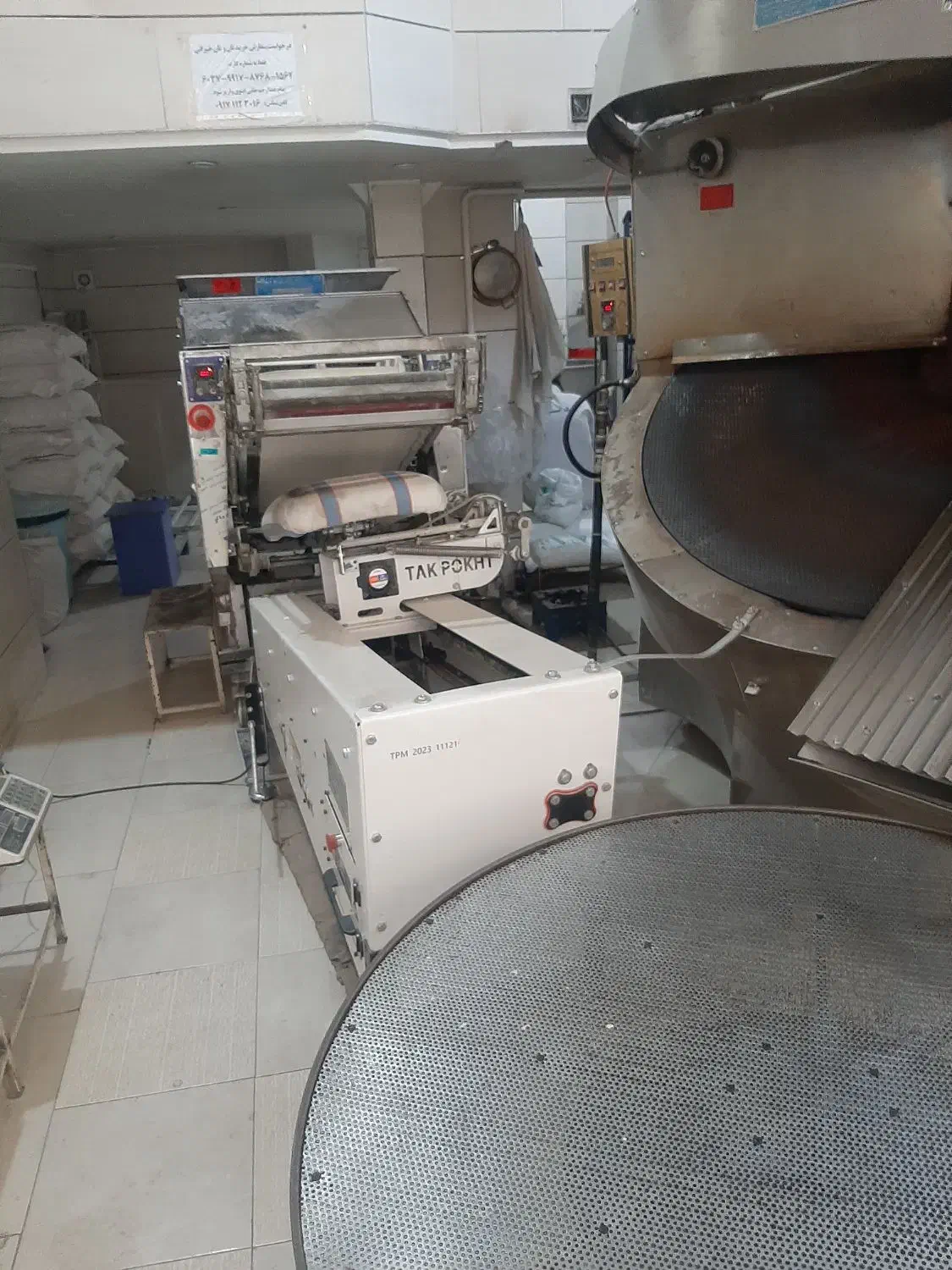 دستگاه نانوایی لواش شیب دار و رباط برقی|فروشگاه و مغازه|شیراز, لب آب|دیوار