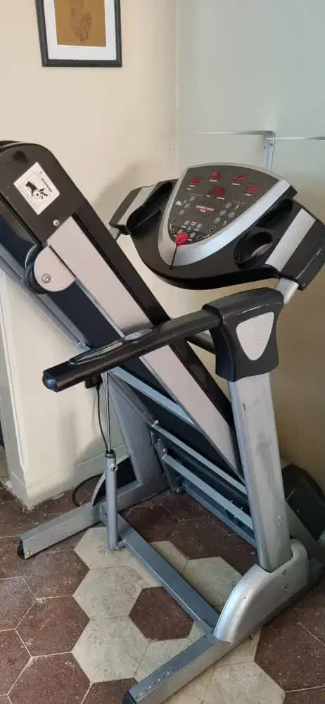 تردمیل تمیز و سالم|تجهیزات ورزشی|تهران, فلسطین (میدان انقلاب)|دیوار