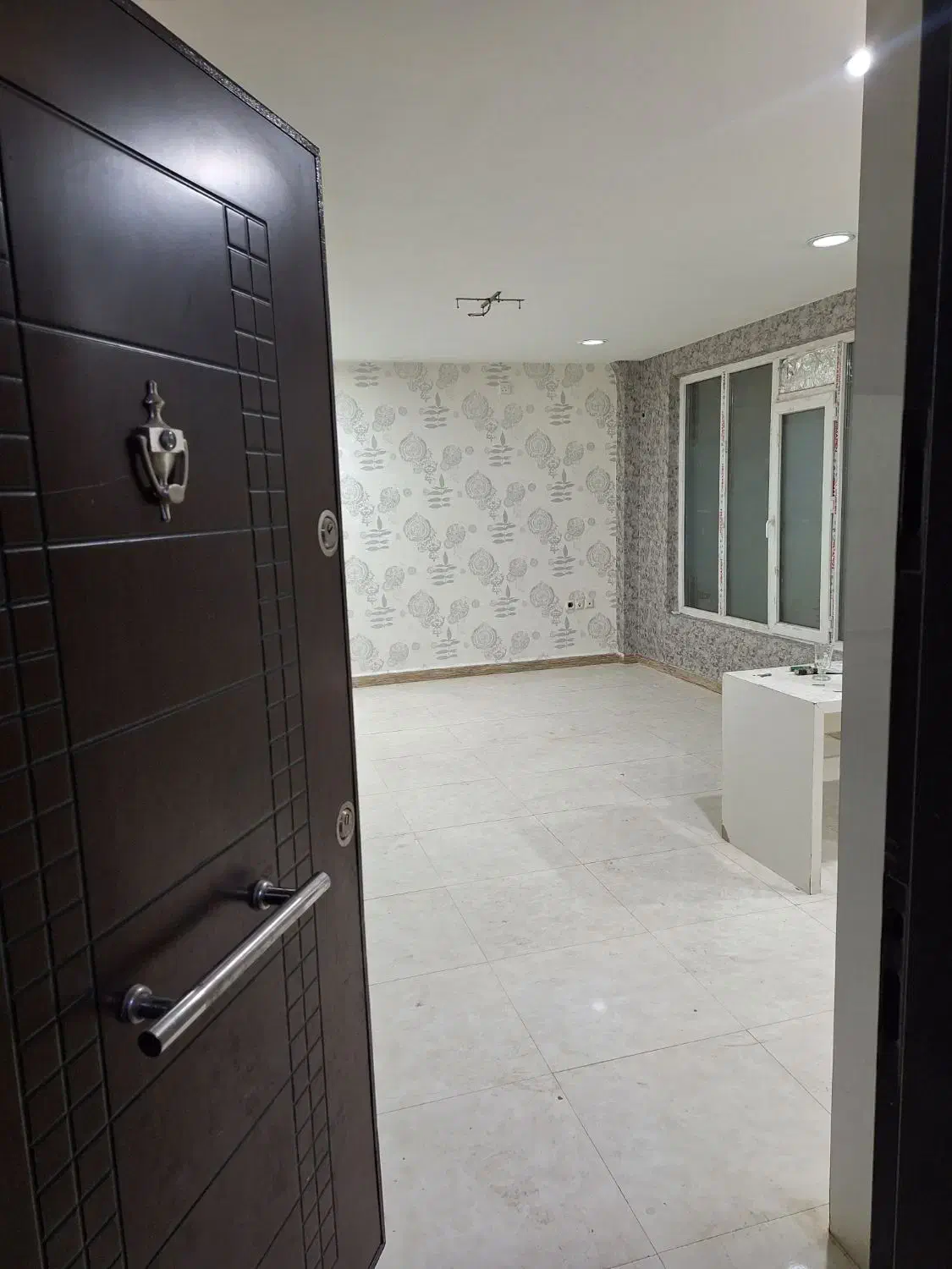 آپارتمان طبقه اول(تجاری-مسکونی)|فروش آپارتمان|چمران, |دیوار