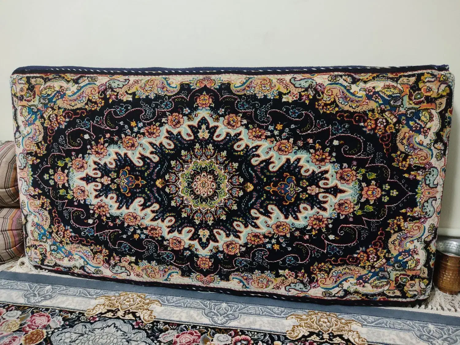 پشتی و میز تلویزیون برنز|پشتی|کرج, شهرک سهرابیه|دیوار