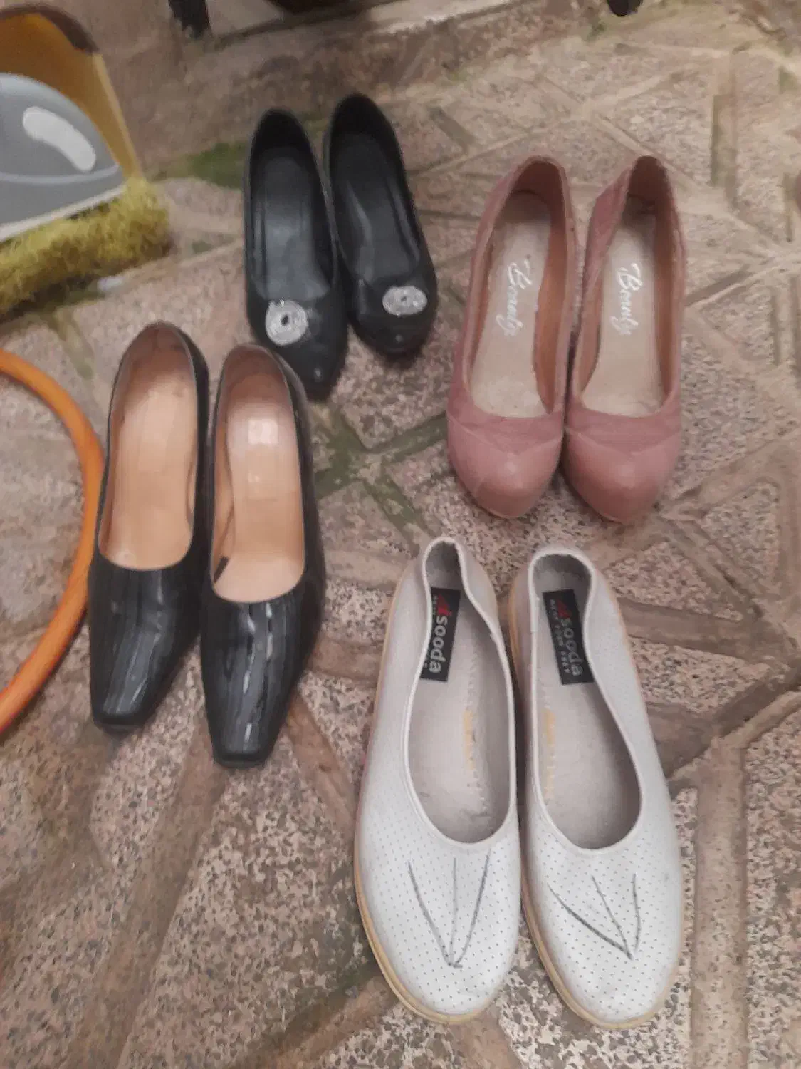 انواع کفش‌های زنانه سالم|کیف، کفش، کمربند|اقبالیه, |دیوار