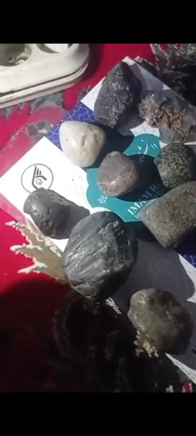 سنگ تعدادی سنگ دزدیده شده|اشیا|مشهد, خواجه ربیع|دیوار