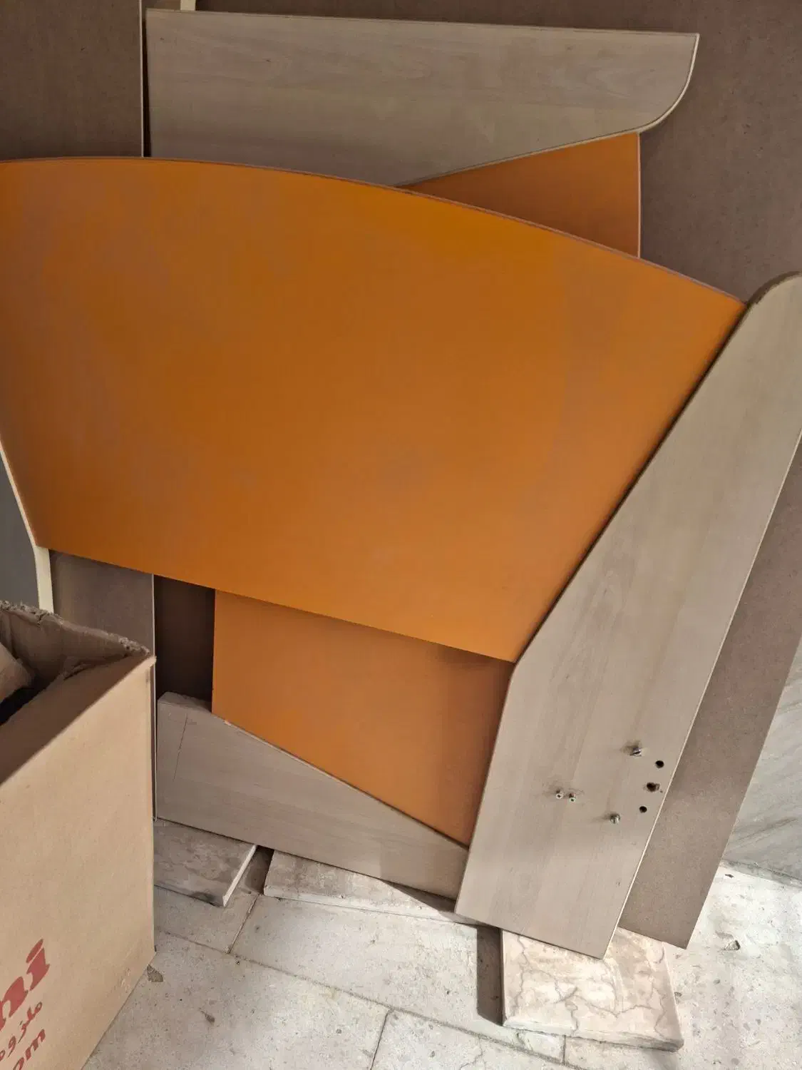 تخت یک نفره کم جا چوب به همره پاتختی|تخت و سرویس خواب|هشتگرد, فاز ۲ مهستان|دیوار