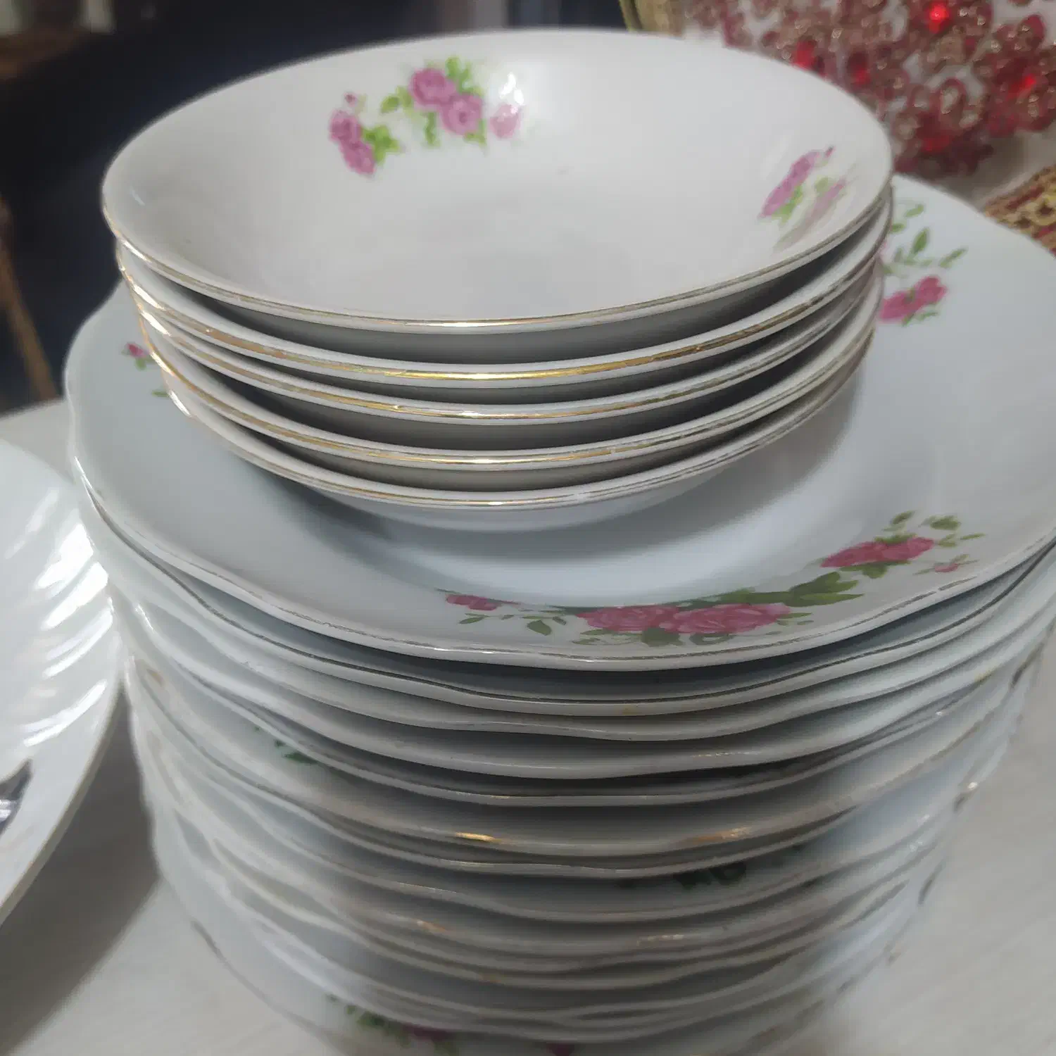 چینی گل قرمز|ظروف سرو و پذیرایی|فولادشهر, B8|دیوار