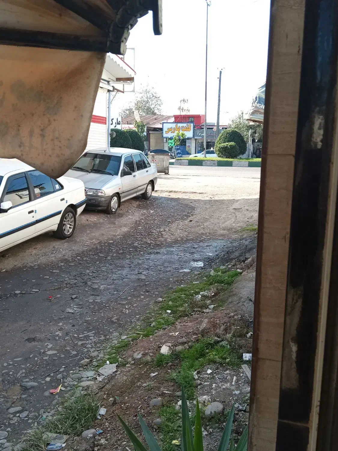 اجاره مغازه به عنوان انبار یا غیره|اجارهٔ مغازه و غرفه|رشت, آب آسیاب|دیوار