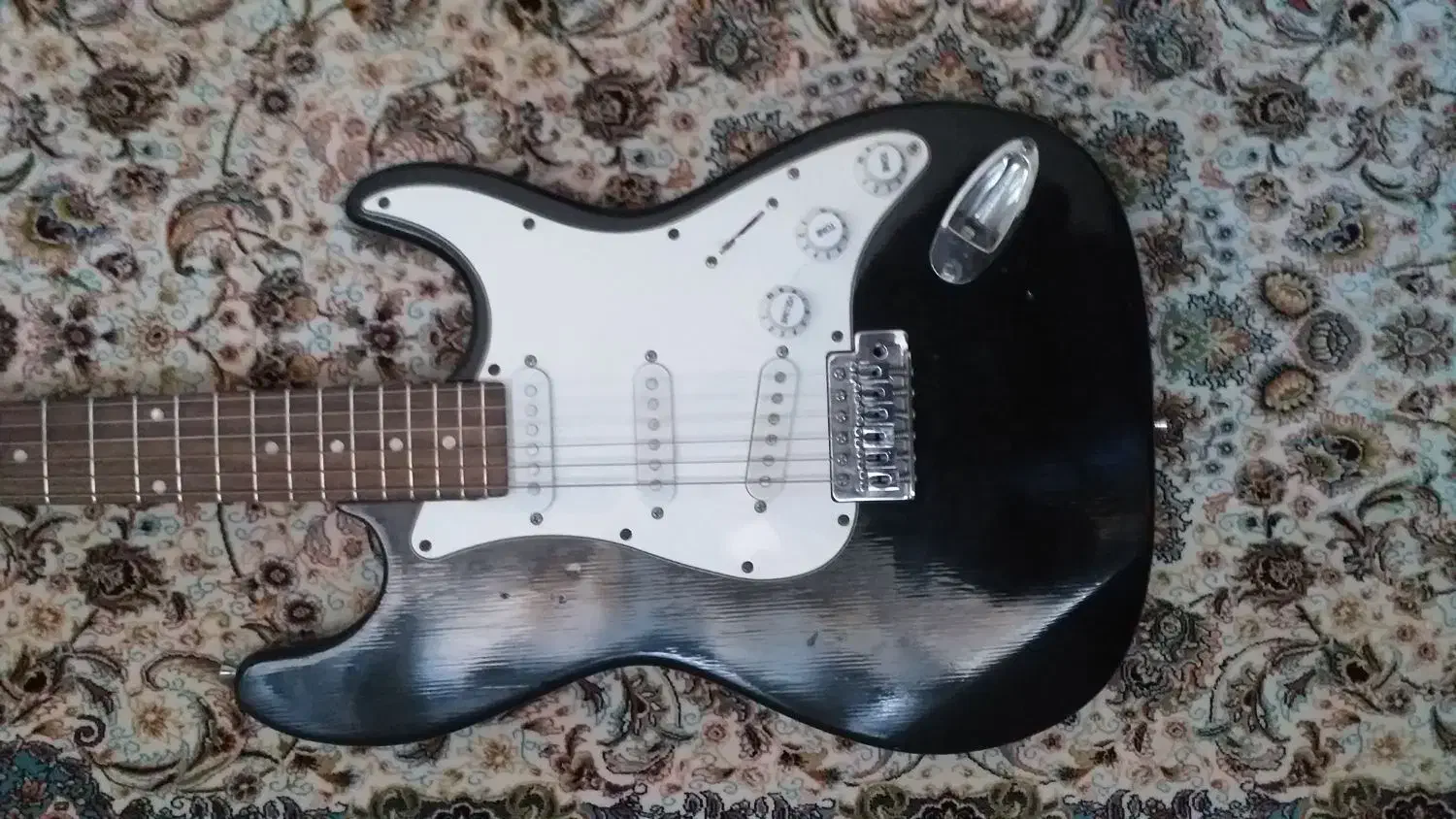 گیتار الکتریک|گیتار، بیس، امپلیفایر|تبریز, |دیوار