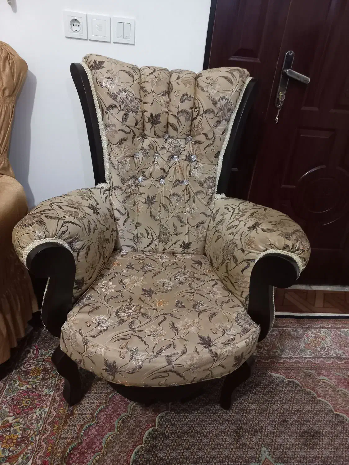 مبل هفت نفره سالم یک دست کامل جنس مبل عالی و محکم|مبلمان خانگی و میز عسلی|خلخال, |دیوار