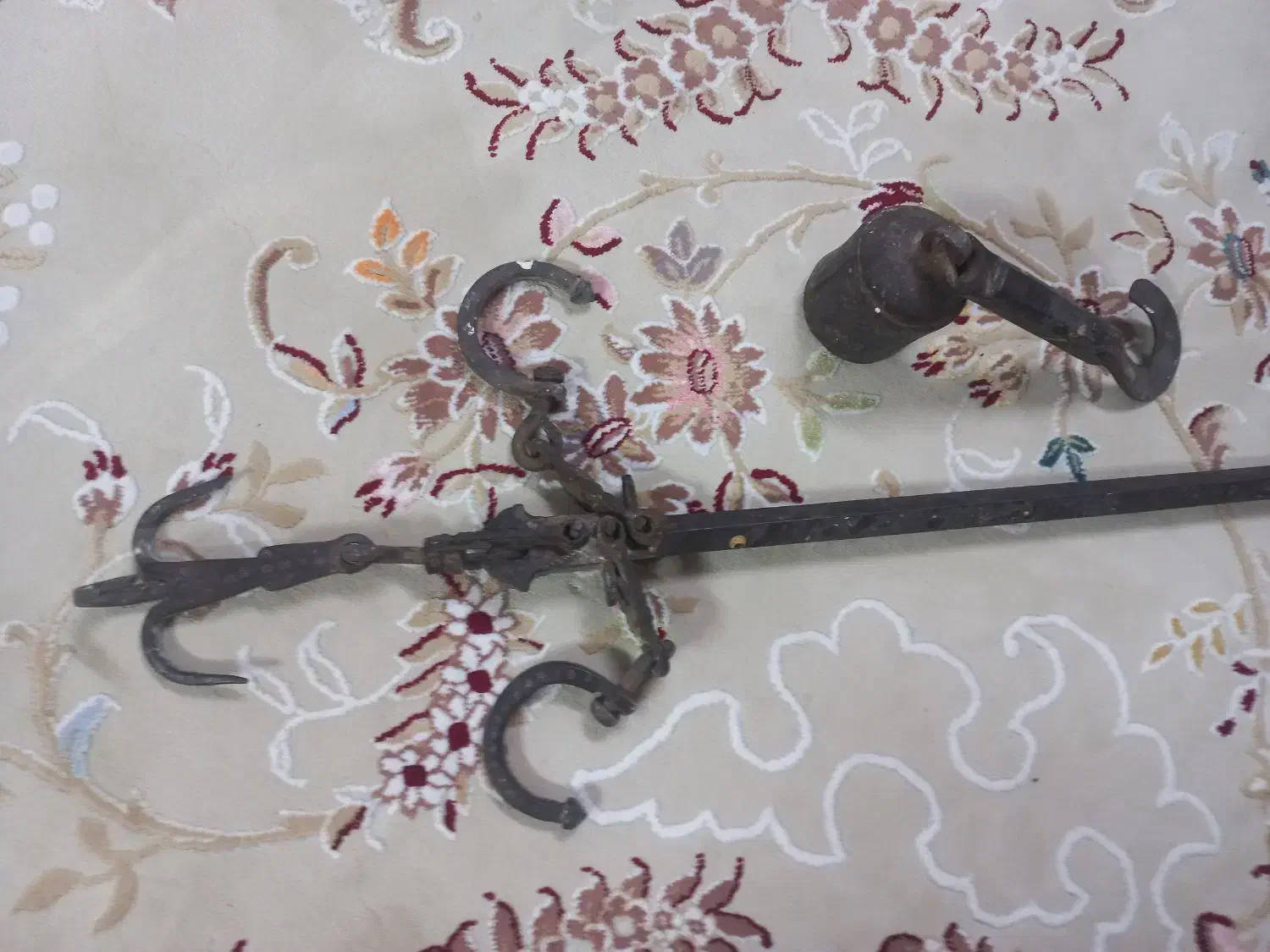 ترازو قدیمی قپون|کلکسیون اشیاء عتیقه|قم, حاج زینل|دیوار