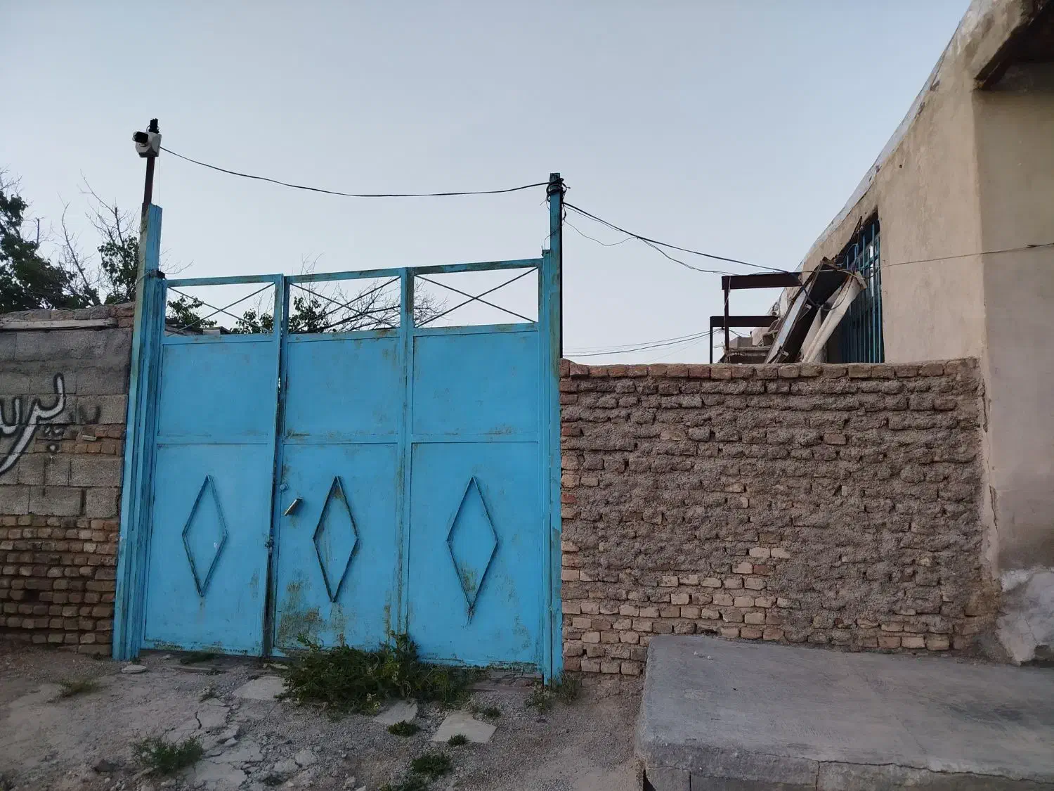 1000 متر چهار دیواری رزن قروه فامنین دمق همدان|فروش دفتر صنعتی، کشاورزی، تجاری|رزن, |دیوار