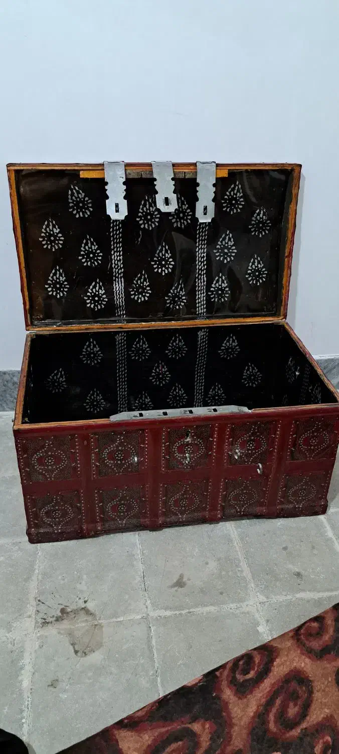 صندوقچه|کلکسیون اشیاء عتیقه|تربت جام, جامی|دیوار